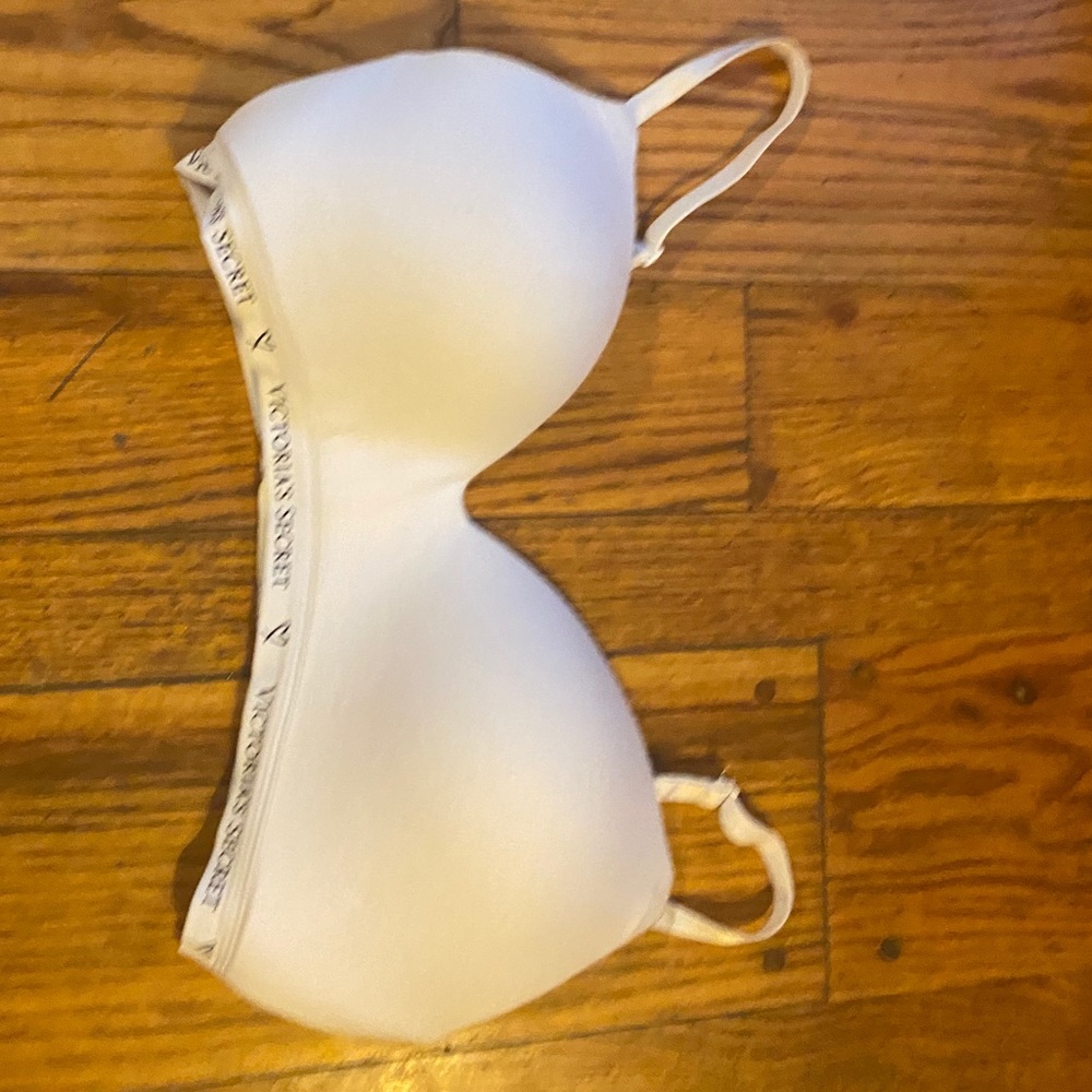 victoria’s secret 34DD bra